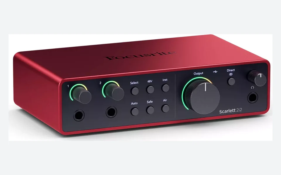 Focusrite Scarlett 2i2 4th Gen vista dall’alto e frontalmente