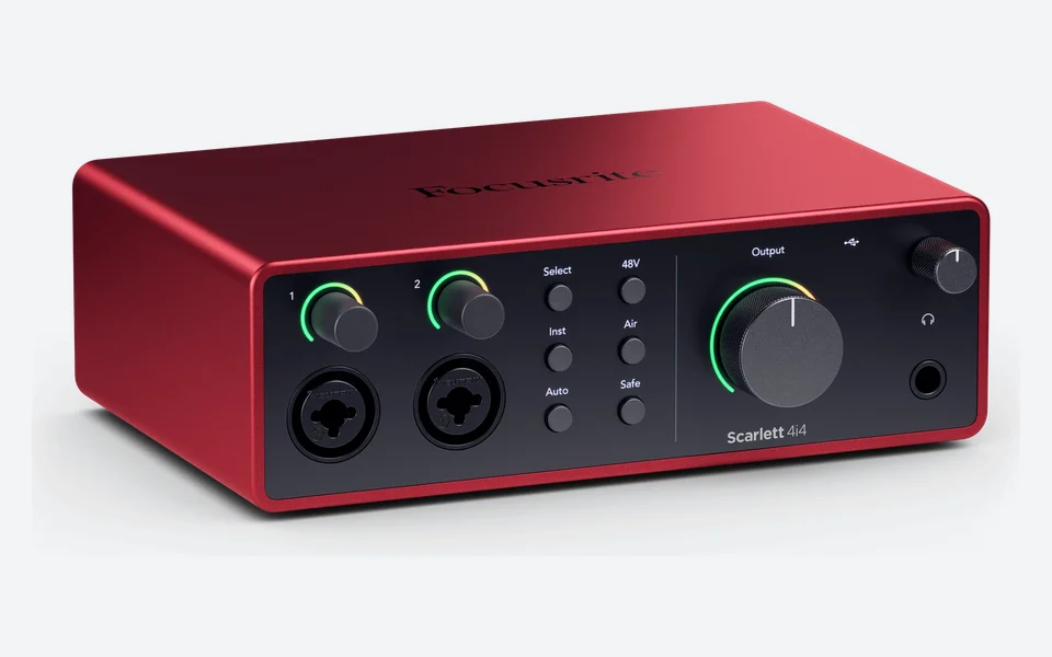 Focusrite Scarlett 4i4 4th Gen vista dall’alto e frontalmente