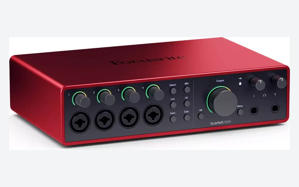 Focusrite Scarlett 18i16 4th Gen vista a tre quarti